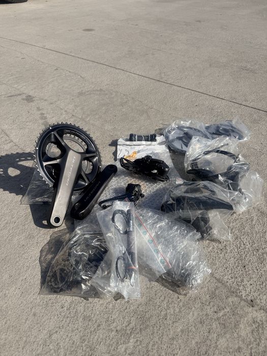 Groupset complet Ultegra Di2  R8170 + powermeter 4iii