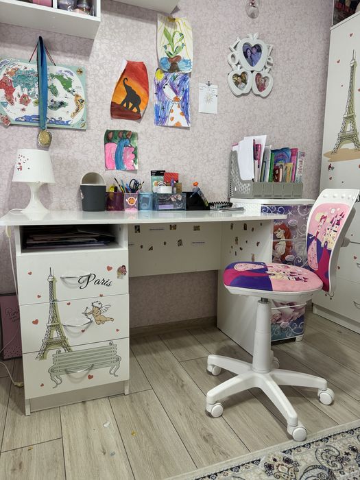 Продам гарнитур для девочки