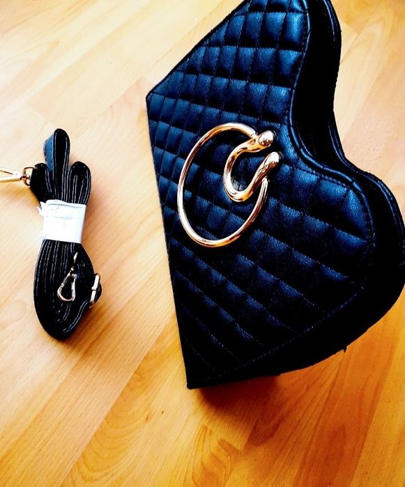 Geanta damă, accesorii metalice aurii, curea detasabila,saculet