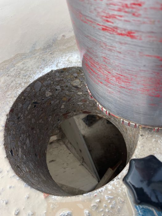 Диамантено пробиване на отвори в бетон