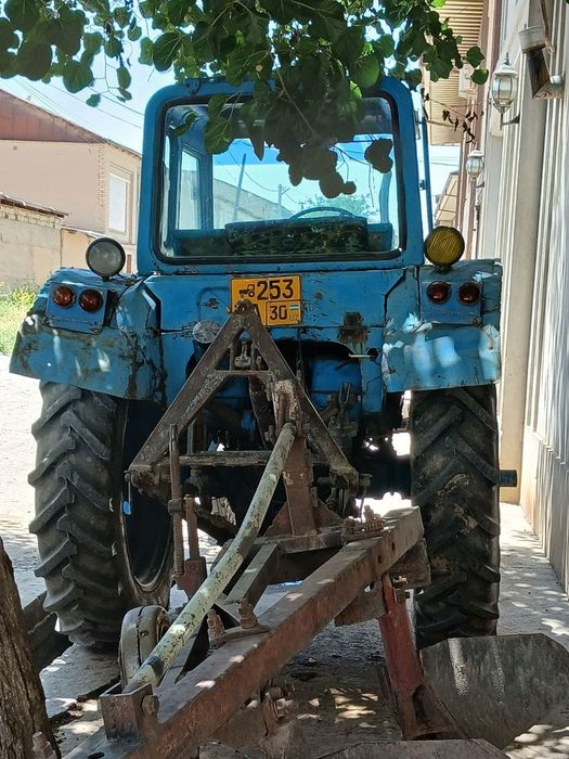 Traktor sotiladi