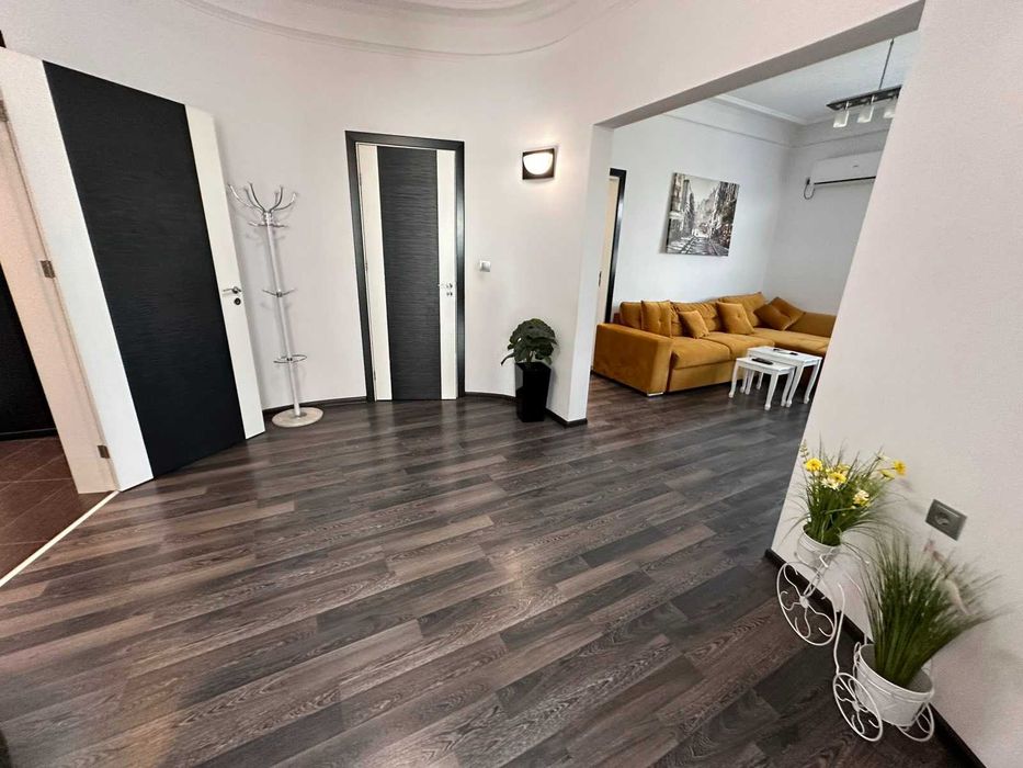 Тристаен апартамент - до хотел Черно море , пл. Севастопол