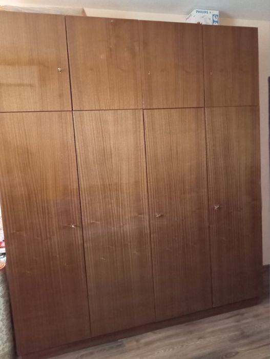 Стар масивен гардероб