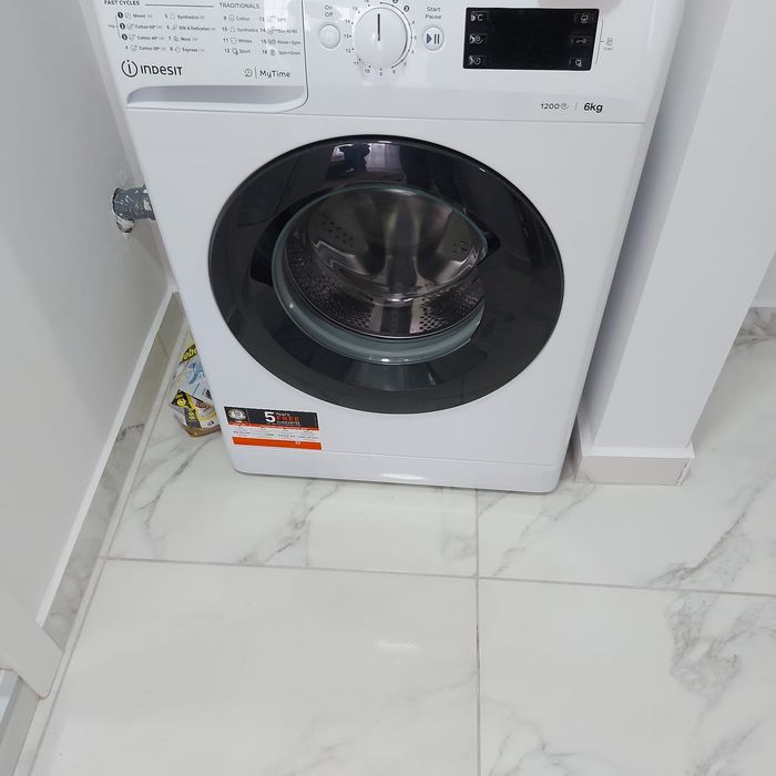 Inchiriez apartament cu 2 camere,decomandat