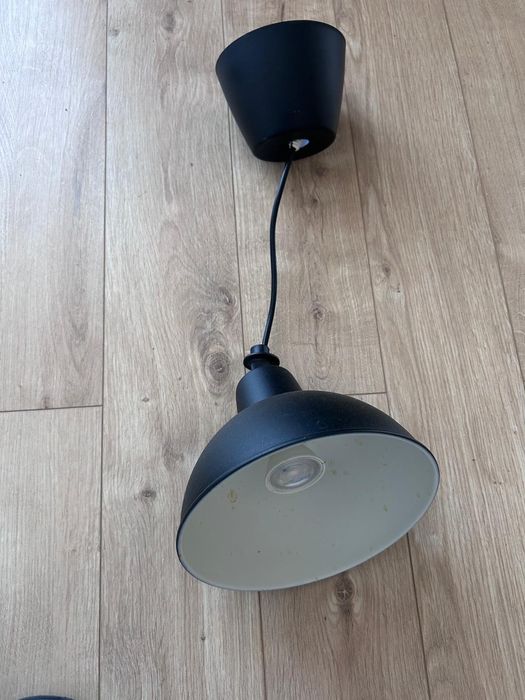 Lampa neagra model simplu