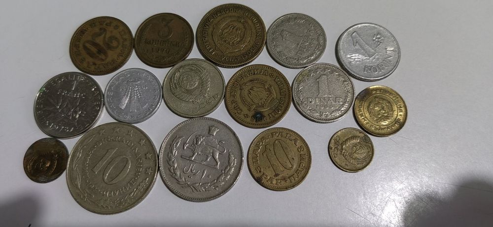 Продавам стари монети