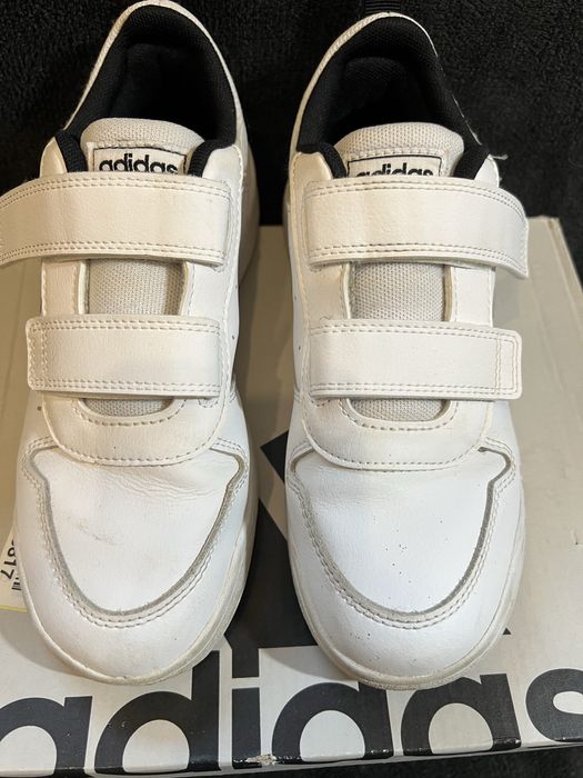 Обувки adidas 35,5