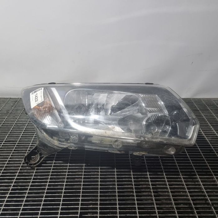 Far Dreapta Dacia Dacia Logan II MCV 2013 - 2016 SUV 4 Usi (1422) Fara xenon