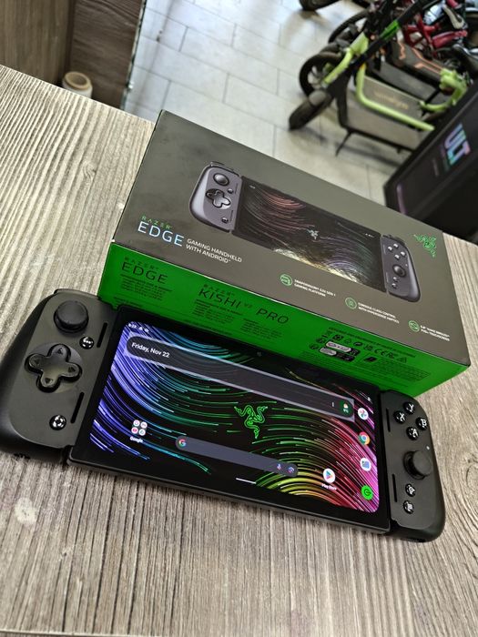 Gaming таблет с контролер Razer - Edge WiFi + Kishi V2 Pro Bundle