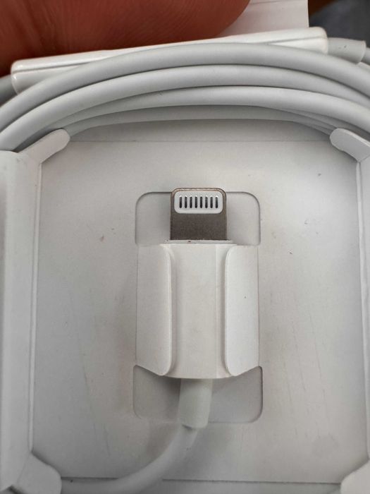 Căști Apple EarPods cu mufă Lightning – nefolosite