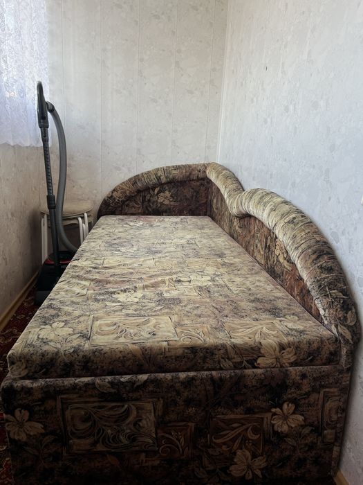 Продам детскую стенку и диван
