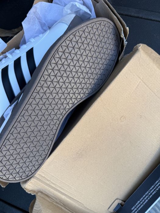 обувки Adidas чисто нови