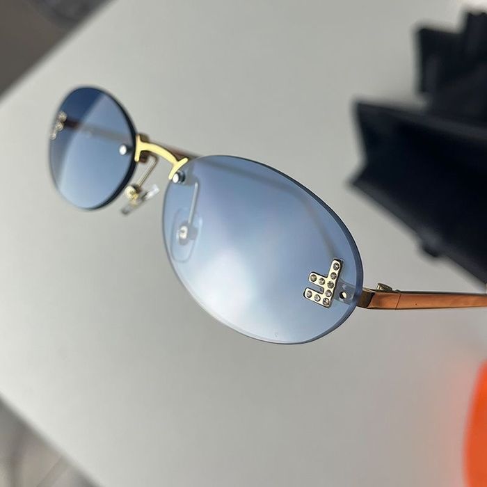 Солнечные очки.