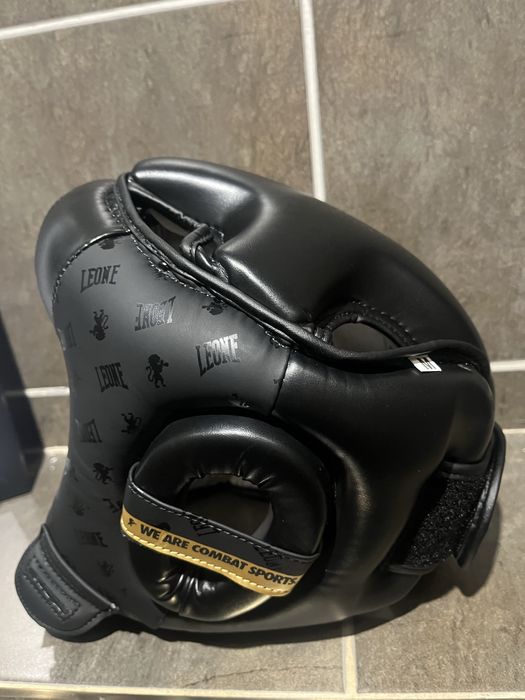 Боксова каска Leone