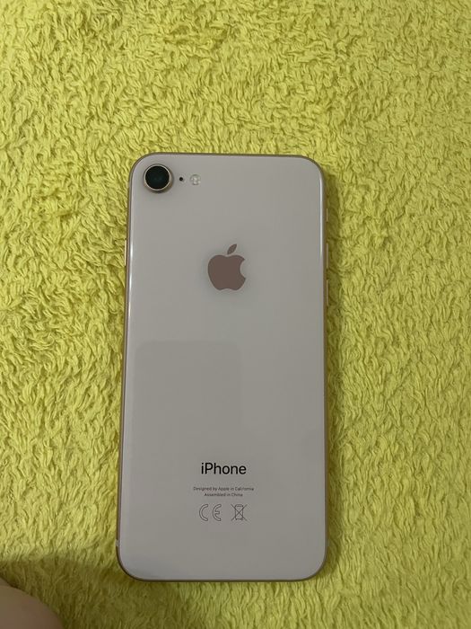 Vand Iphone 8 de 64 gb gold