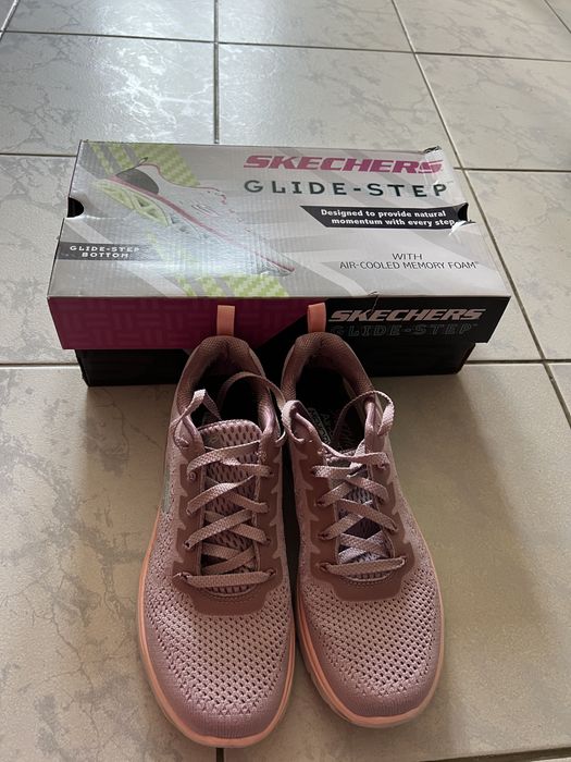 Vand adidasi Skechers