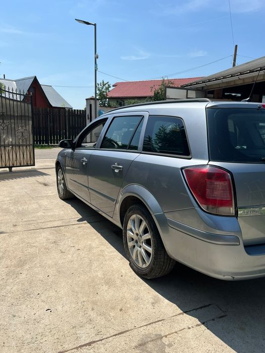 Opel astra H   .