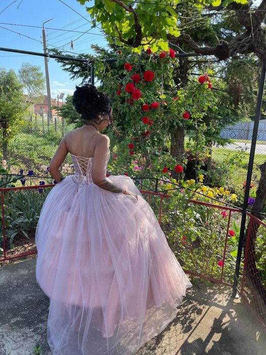 Продавам бална рокля