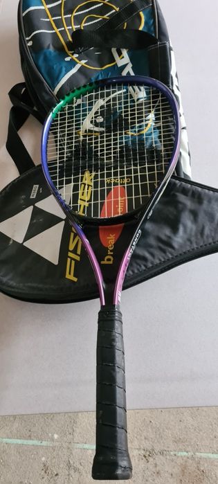 Тенис ракети едната е Фишер