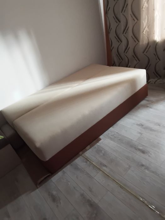 Продам бескаркасный диван.