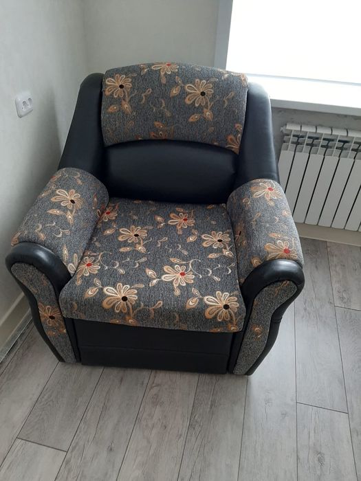 Продам раскладной уголок с креслом