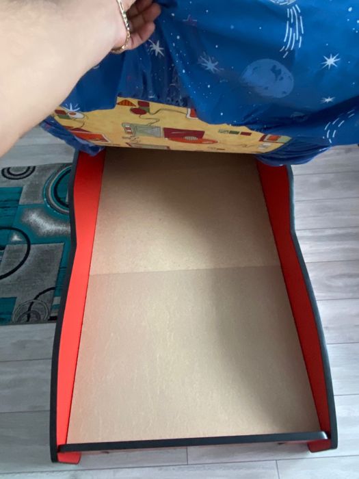 Pat mașină Fulger McQueen + saltea + lenjerii