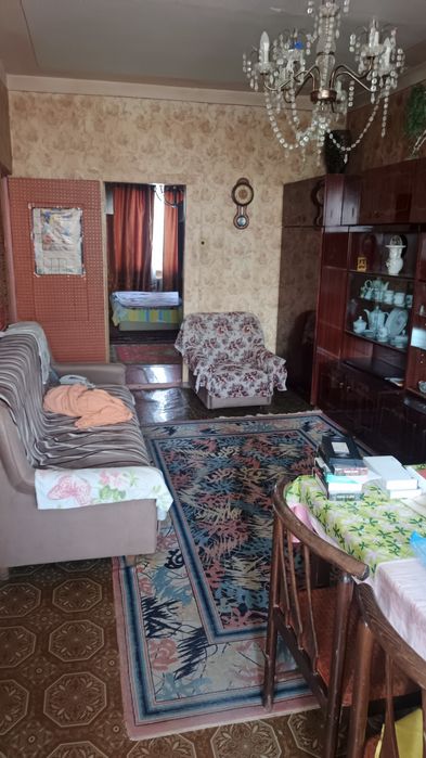 Продам квартиру возле Кадышева 3 комнатную  своя