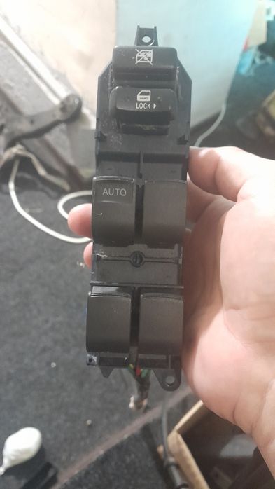 Камри 40 стекло подиомник