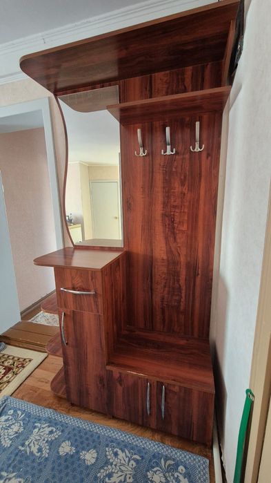 Продам прихожую для гостиной