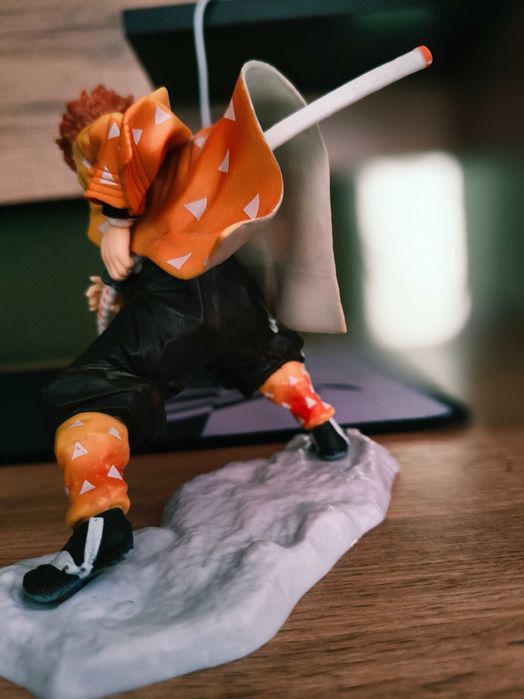 Является качественной копией фигурки ARTFX J Zenitsu Agatsuma