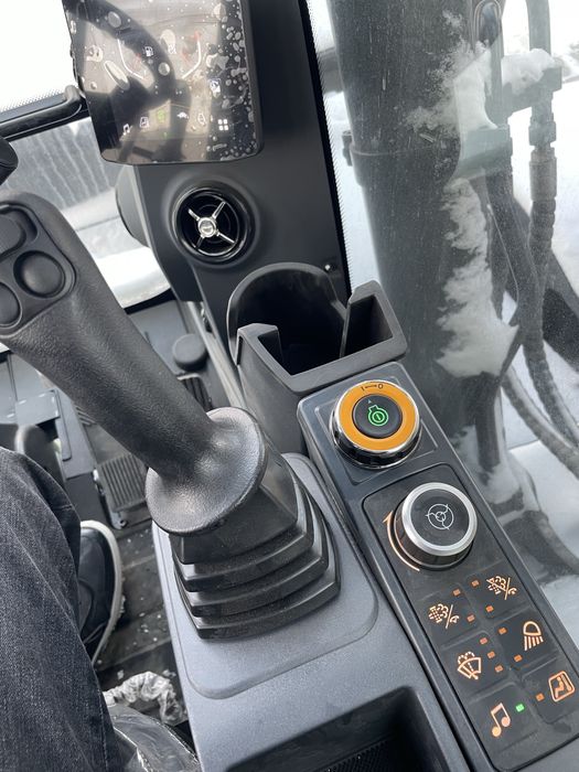 Колесный экскаватор LOVOL FW215F