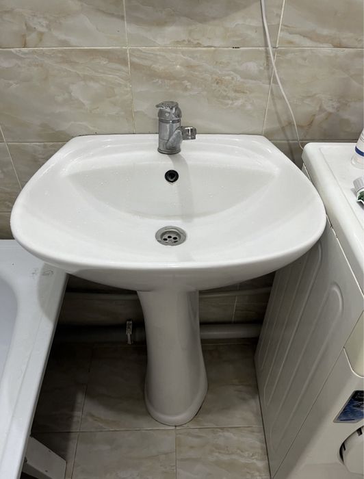 Продам раковину со смесителем