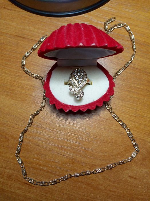 Кольцо разм 18-19, серьги и украшения.Цена 50 тыс за все