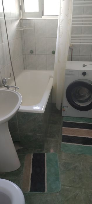 De închiriat apartament 3 camere