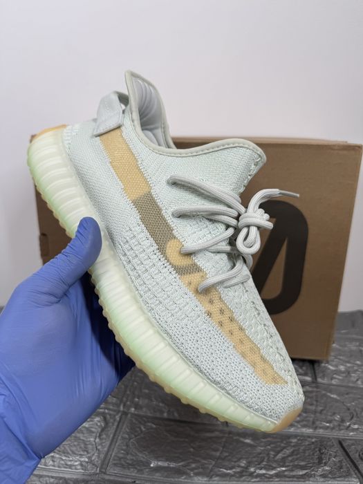 Yeezy 350 v2 Boost Hyperspace