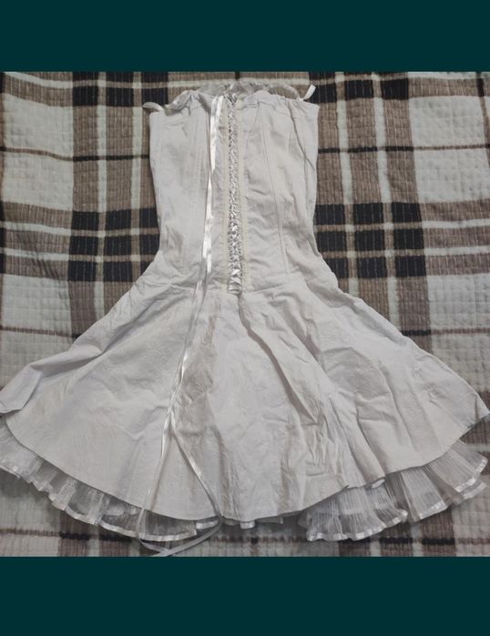 Платье нарядное. Белое. 40 размер