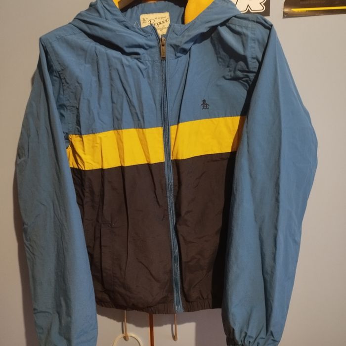 Предлагам ватирани якета,суичър и елек.Различни размери.По 5 евро