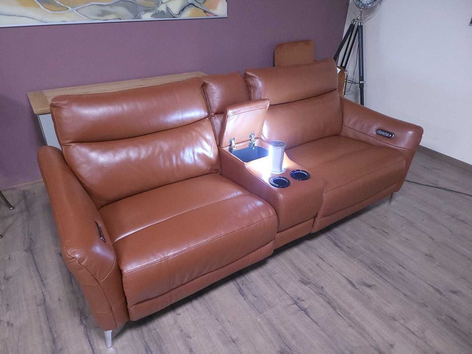 Кафяв кожен диван голяма двойка с електрически релаксиращ механизъм