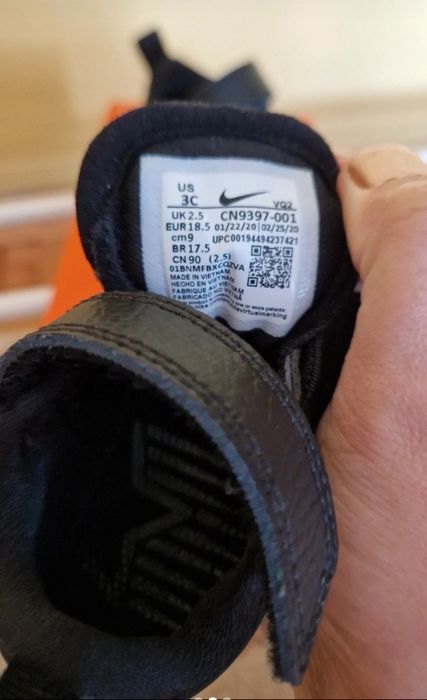 Adidasi Nike bebelusi