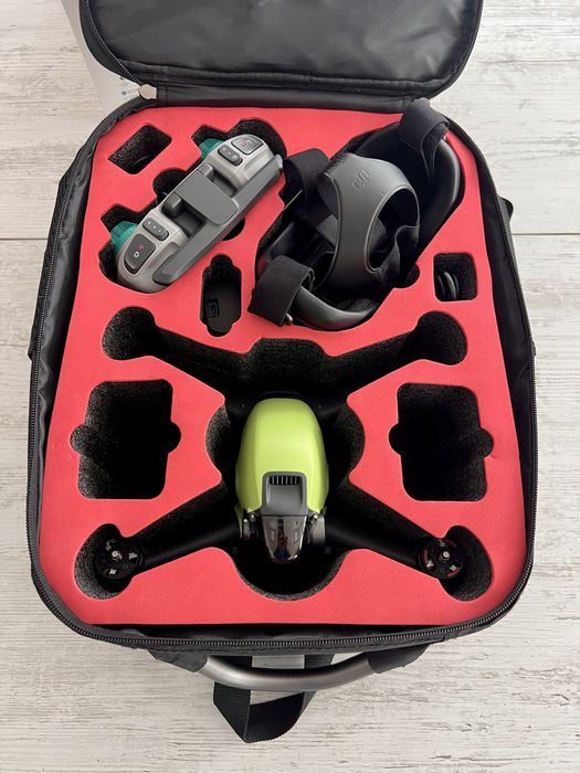 DJI FPV Fly More Combo – ca nou, doar 12 cicluri pe baterii