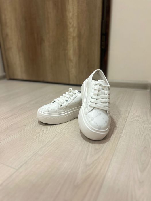 Обувки - марка ,,Badura”