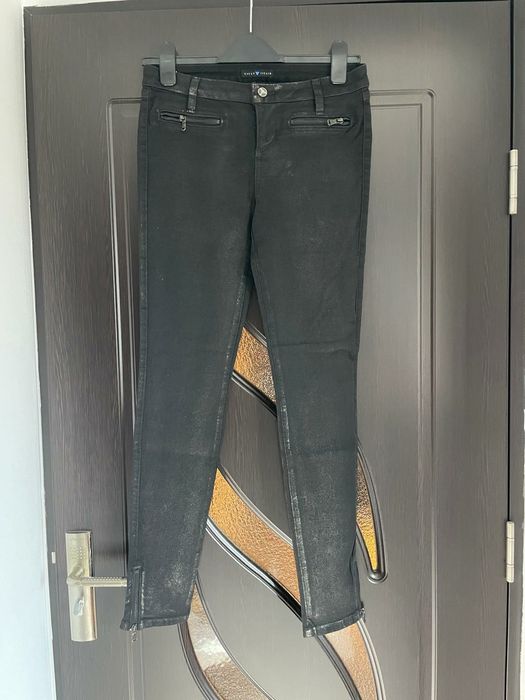 Blugi negri guess tiesto marime 38 blugi guess 29