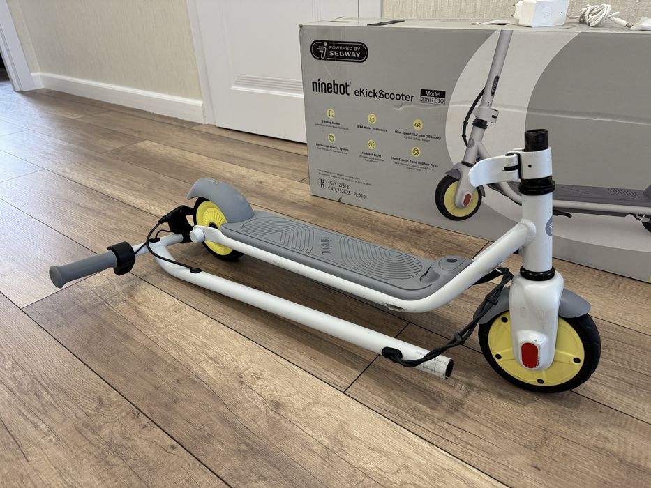Электросамокат Ninebot KickScooter Zing C10