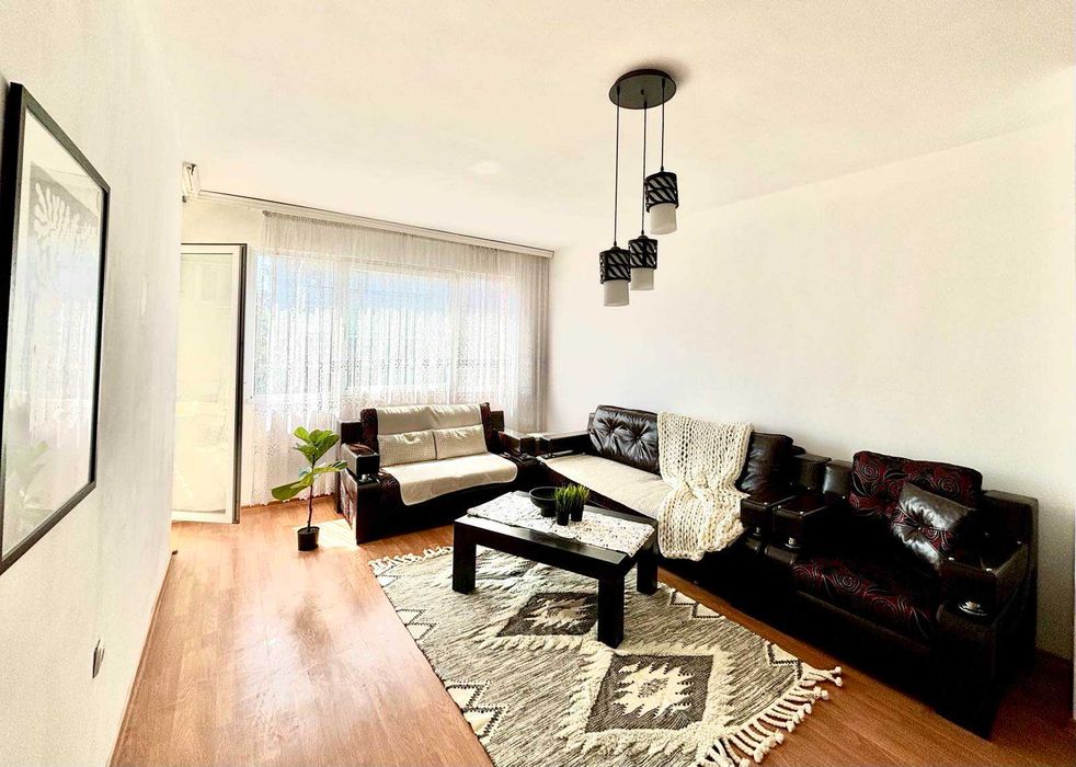 Продава се Тристаен апартамент в Шумен, Пазара - 92 кв.м за 1026 €/кв.м - Снимка #1