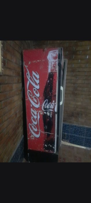 Халадельник витрина сотилади жуда ишлаши аьло