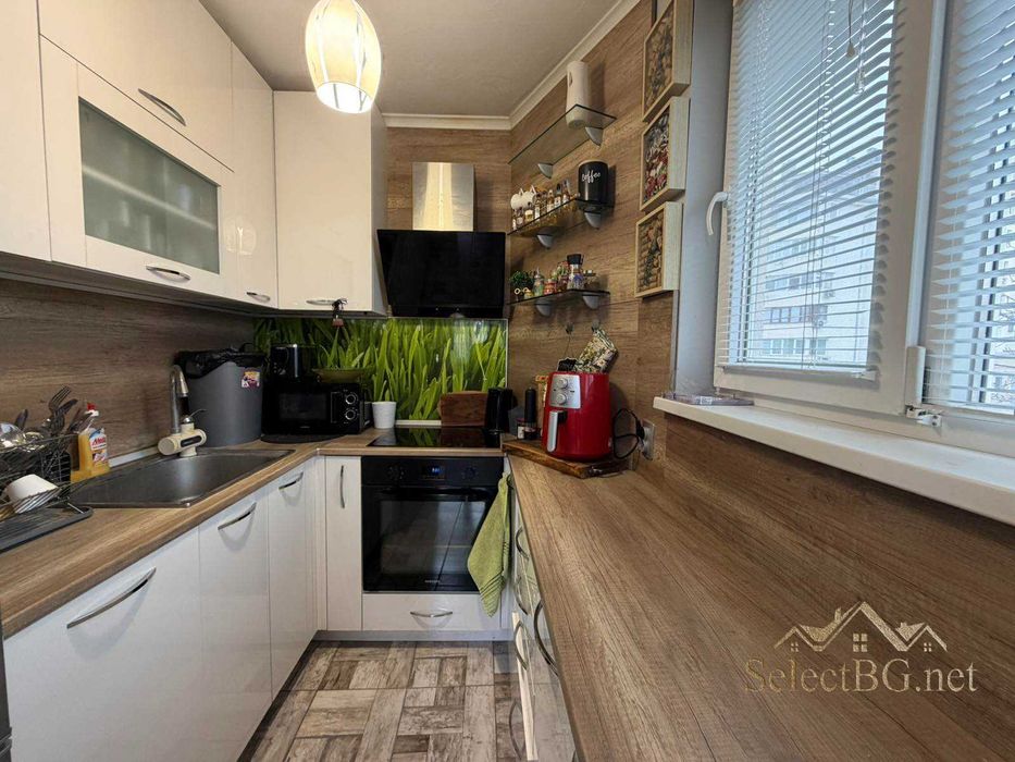 Тристаен апартамент в кв. Колю Фичето