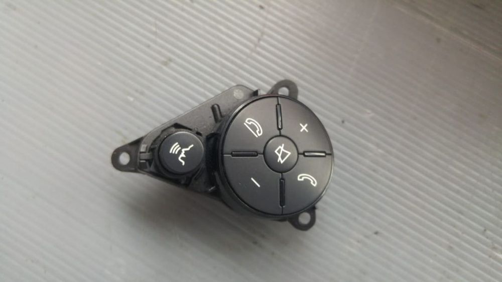 comenzi volan dreapta  mercedes c-class w204  a2048210051