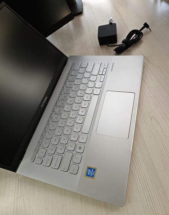 ASUS Vivobook ноутбук для работы