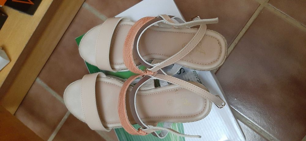 Дамски сандали с платформа