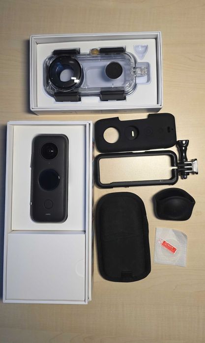 Camera Insta360 X2 aproape noua+ accesorii-Folosita ocazional